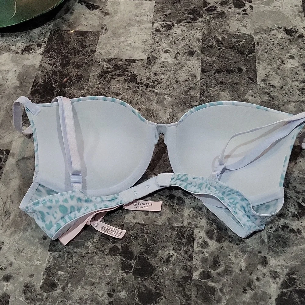 Victoria's Secret Bra - Picture 3 of 5